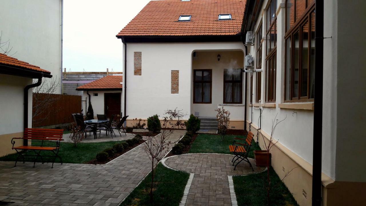 Antique Aparthotel Алба-Юлия Экстерьер фото